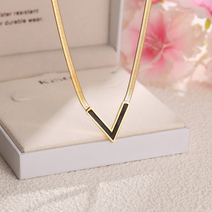 Wholesale V-shaped blade chain titanium steel necklace