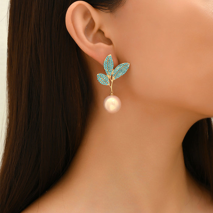 Wholesale New personalized design alloy diamond inlaid jewelry, light luxury style pearl earrings, ladies' non fading silver needle earrings