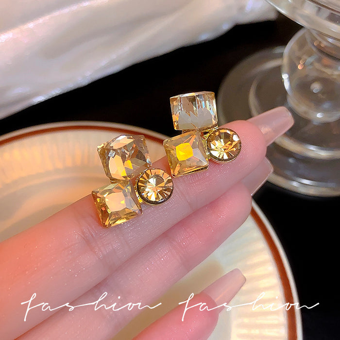 Wholesale Silver needle earrings, light luxury ear accessories, new niche and unique earrings