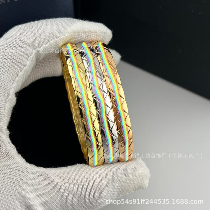 Wholesale Diamond patterned bracelet with rose gold plating that does not fade, high-end diamond shaped diamond free bracelet