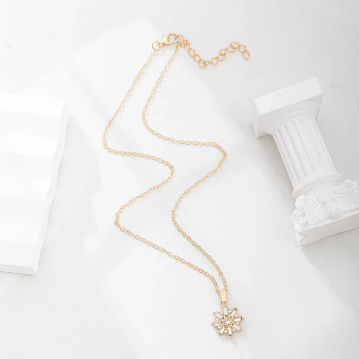 Wholesale Jewelry Fashion Alloy Diamond Pendant, Small and Versatile Flower Necklace