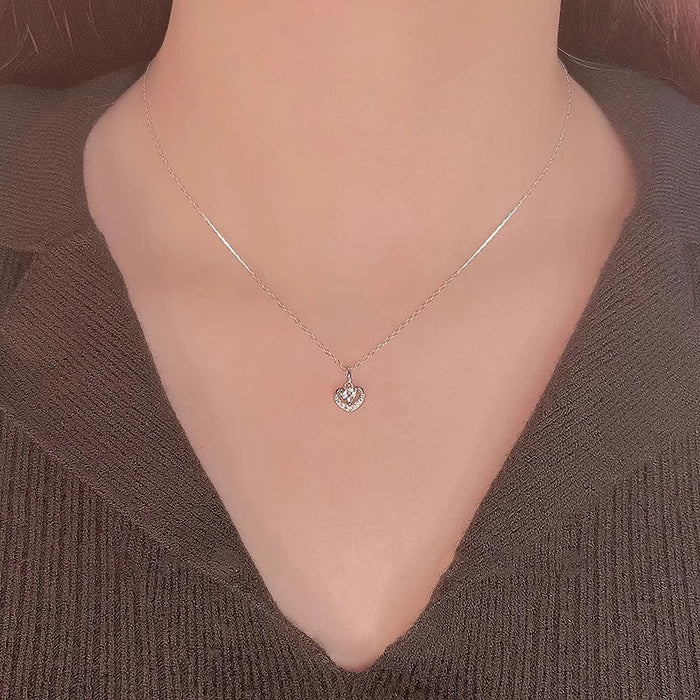 Wholesale Love necklace for women, light luxury, fashionable, versatile, heart-shaped collarbone chain, niche, simple design, commuting necklace