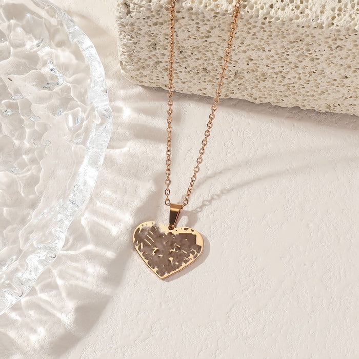 Wholesale Stainless steel heart necklace, light luxury hollow heart-shaped pendant, collarbone chain jewelry wholesale