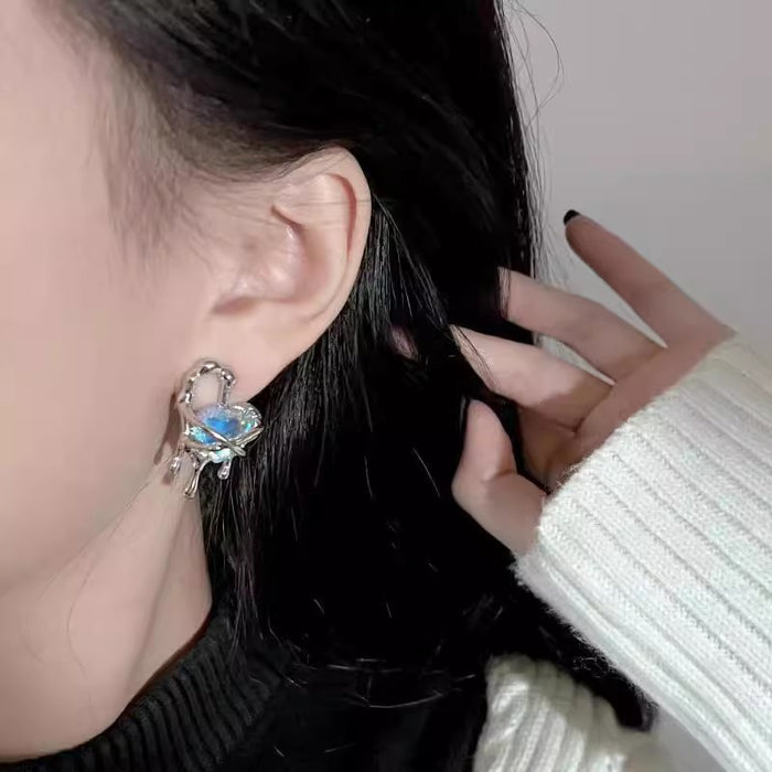 Wholesale Silver needle hollowed out heart, niche temperament, light luxury, high-end design, earring earrings