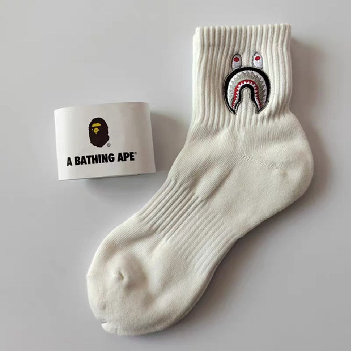 Wholesale Medium length towel bottom socks, high top sports long tube, embroidered white