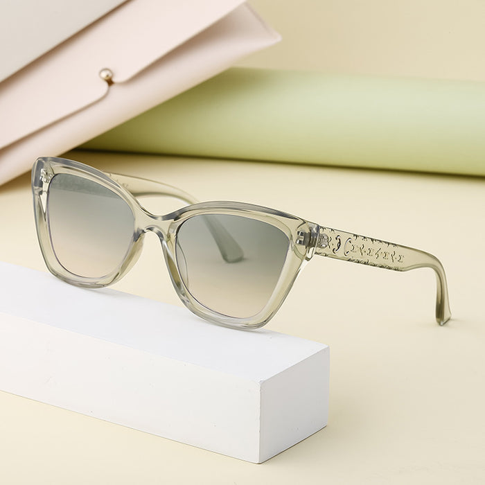 Wholesale Fashionable cat eye sunglasses with sun protection effect