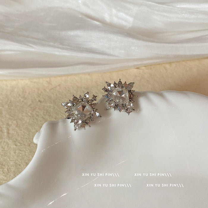 Wholesale Star zircon ear bone clip, light luxury temperament, niche high-end feeling, sweet and fashionable ear hole free earrings, ear accessories