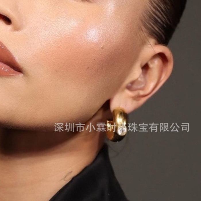 Wholesale Exquisite and versatile brass inlaid zirconium earrings with C-shaped earrings and personalized earrings