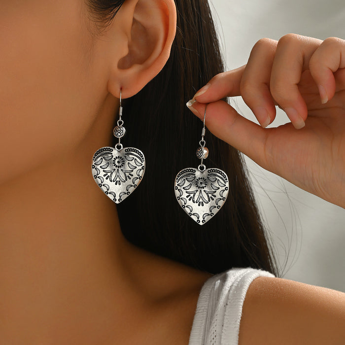 Wholesale Fashionable retro heart-shaped earrings with a vintage and exaggerated design, silver peach heart earrings and earrings