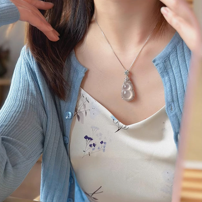 Wholesale Pendant necklace, high-end sweater chain, light luxury collarbone chain accessory