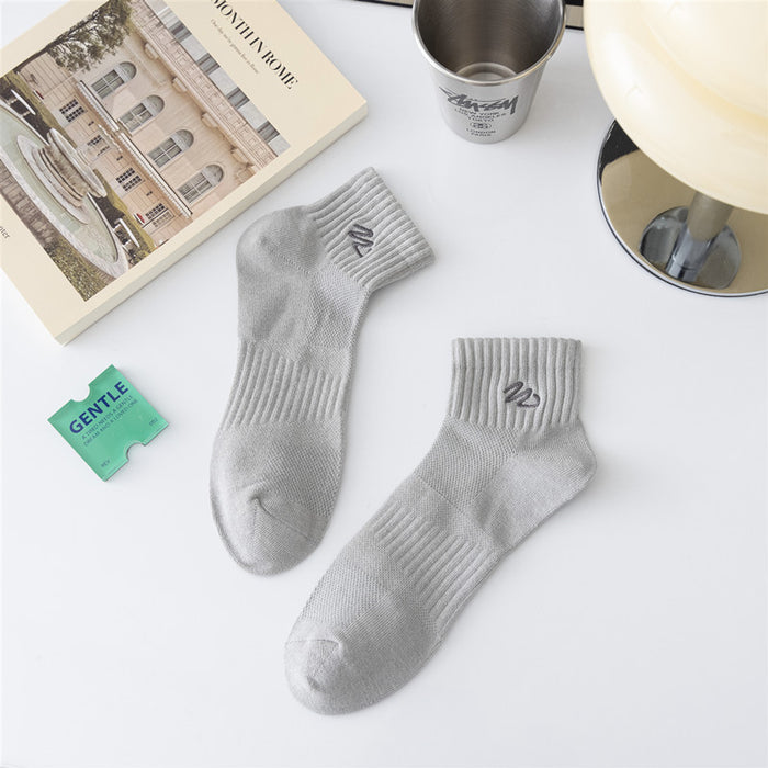 Wholesale Minimalist low cut short tube socks embroidered with letters, trendy sports