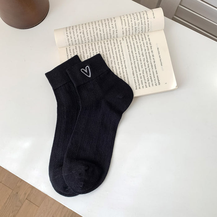 Wholesale New mesh breathable thin short tube socks with heart-shaped embroidery