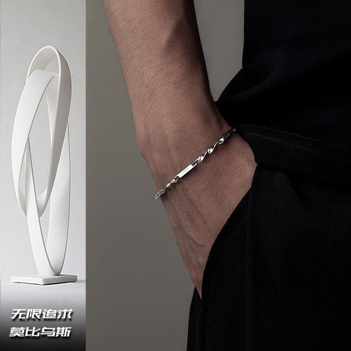 Wholesale M ö bius starry collarbone chain, neckchain that does not fade, trendy men's accessories twisted and spliced pendant chain ins, titanium steel necklace