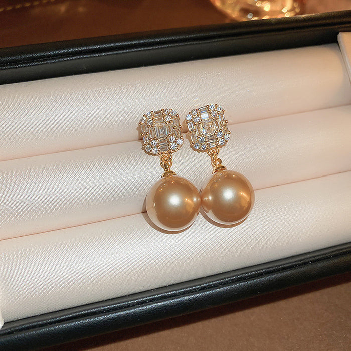 Wholesale Fashionable and sophisticated minimalist earrings with elegant silver needles