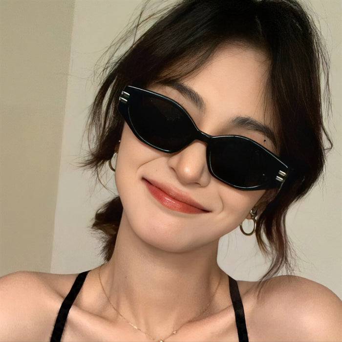 Wholesale Small frame retro sunglasses, high-end sunglasses, black frame glasses