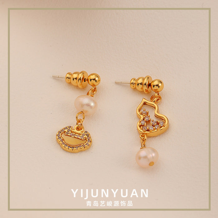 Wholesale Light luxury and fashionable natural freshwater pearl zircon earrings with a high-end feel, simple temperament, exquisite earrings for women