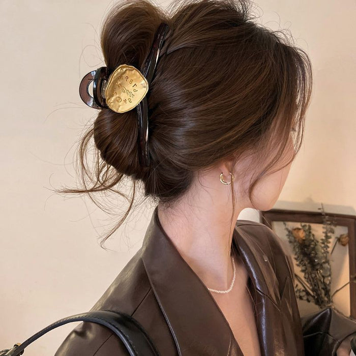 Wholesale Simple and sophisticated style with a large shark clip hair clip and a new style of hair accessory at the back of the head