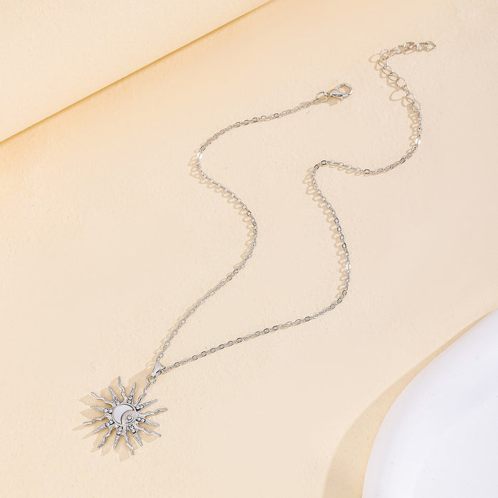 Wholesale Alloy Moon Pendant Necklace Star Dazzling Diamond Indispensable