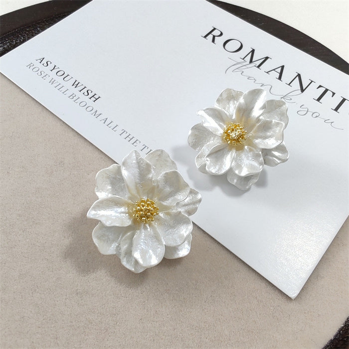 Wholesale Light luxury fragrance camellia earrings retro earrings
