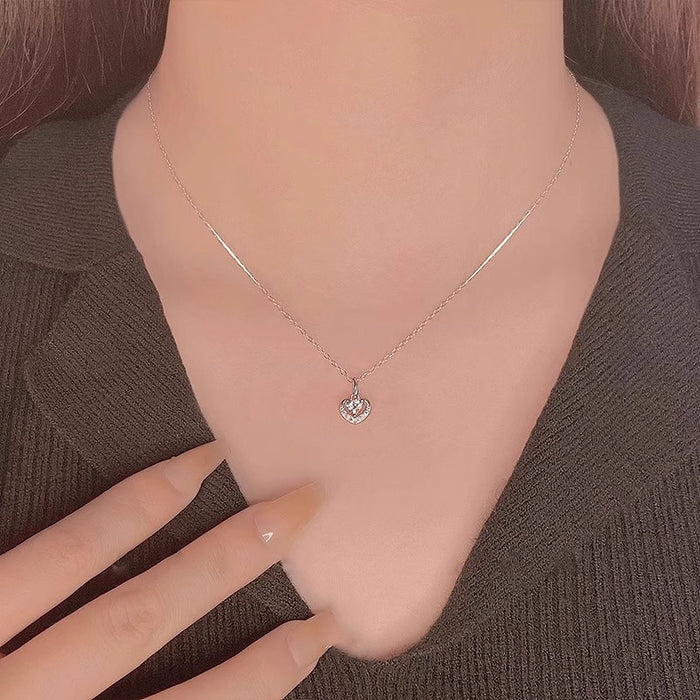 Wholesale Love necklace for women, light luxury, fashionable, versatile, heart-shaped collarbone chain, niche, simple design, commuting necklace