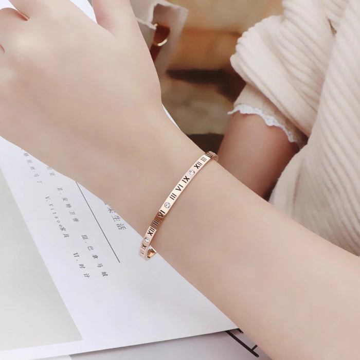 Wholesale Titanium steel bracelet with Roman numerals, simple, fashionable, versatile and personalized. 4mm narrow version diamond inlaid bracelet accessory