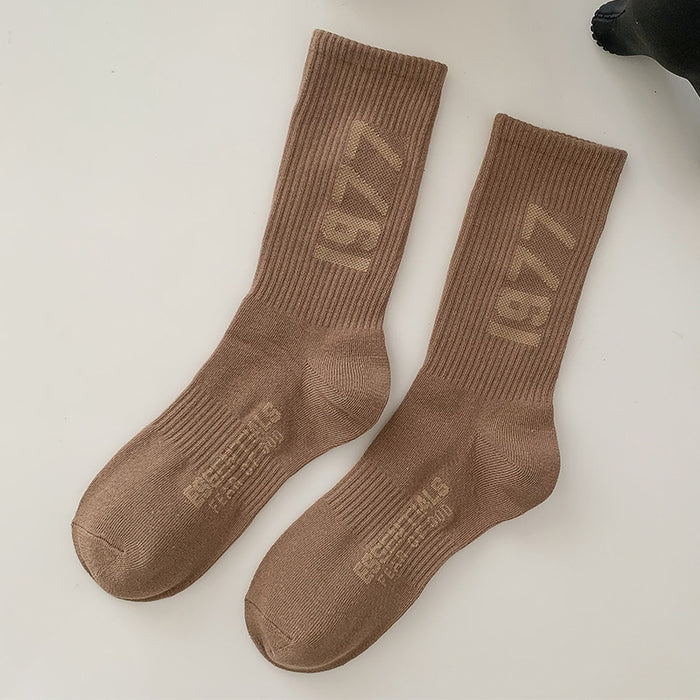 Wholesale Middle socks, number socks, letter socks, black and white college style socks