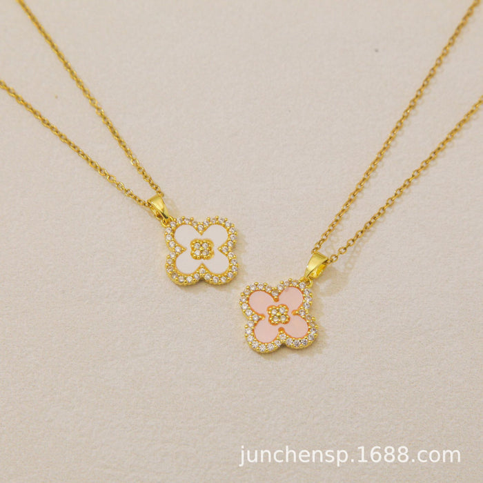 Wholesale Light luxury lucky clover necklace, versatile and luxurious, with a timeless collarbone chain