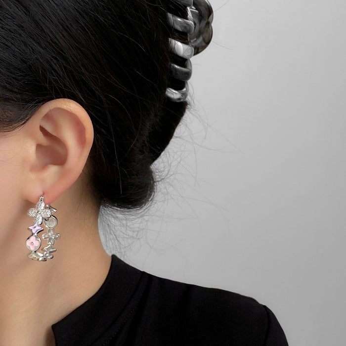 Wholesale New fashionable and high-end design with delicate and personalized four leaf clover ear buckle, light luxury heart-shaped heart-shaped oil painted ear buckle