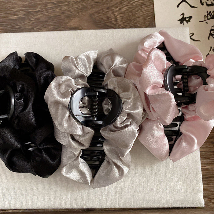Wholesale Flash pleated grip satin high-end feel, shark clip at the back of the head, simple hair clip, fashionable headwear