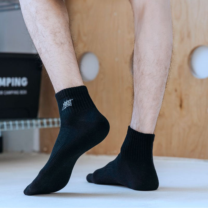 Wholesale Basic embroidery sports five point short socks, new cotton socks