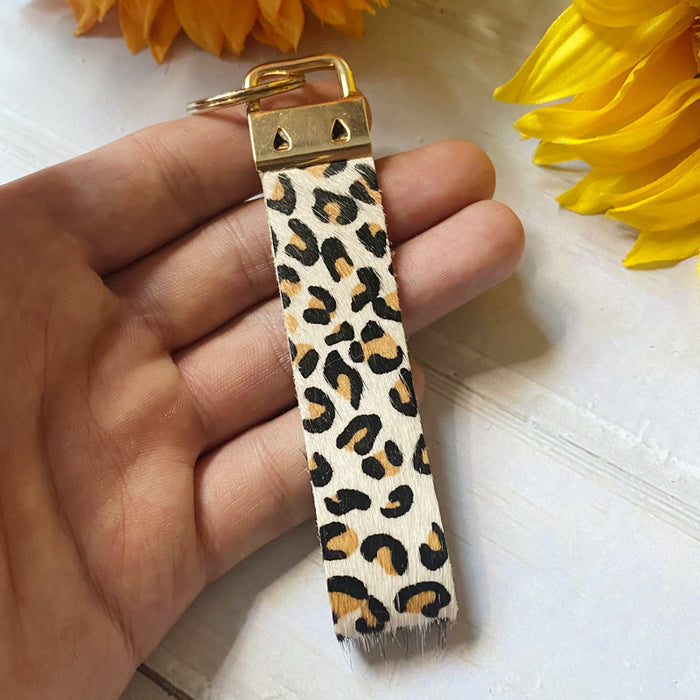 Wholesale leopard print cow pattern genuine leather horse hair keychain classic retro clothing pendant