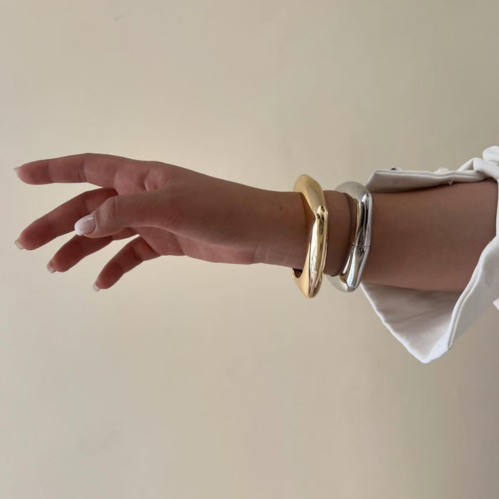 Wholesale Minimalist alloy square bracelet with exaggerated personality, metal wind spring opening bracelet