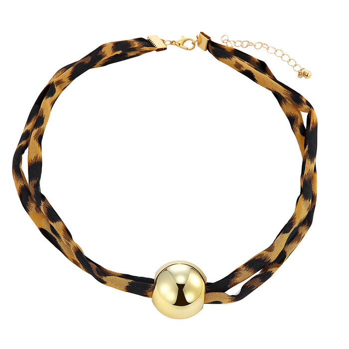 Wholesale Exaggerated metal round collarbone chain, fashionable and niche design, leopard print necklace