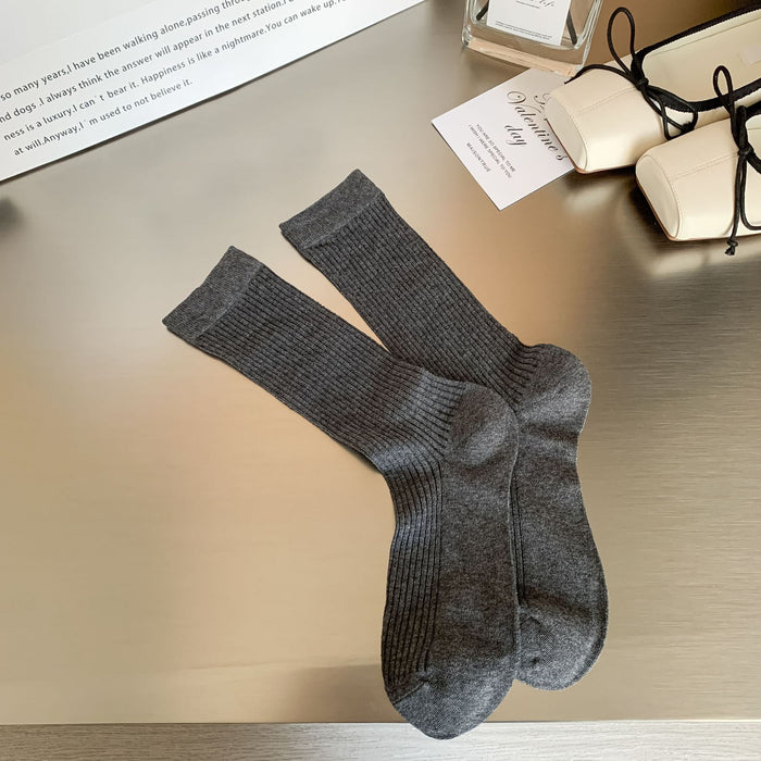 Wholesale Boneless vertical black and white mid tube socks, anti pilling and breathable