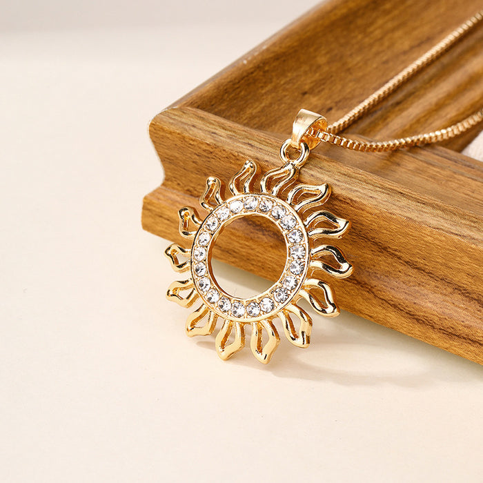 Wholesale Fashion and versatile jewelry with diamond inlaid pendant, alloy sun circular simple necklace