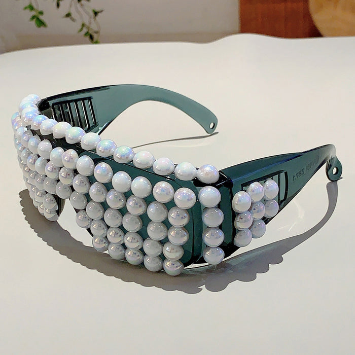 Wholesale Fashionable and personalized sunglasses decorated with pearls, party and street photography, high-end glasses