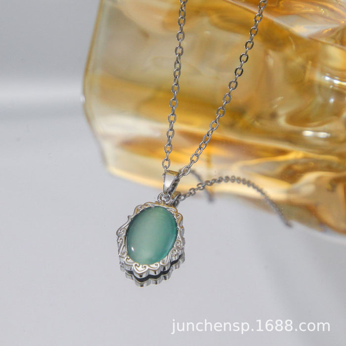 Wholesale Vintage light luxury lace, cat's eye stone, titanium steel that does not fade, light luxury, elegant and high-end necklace