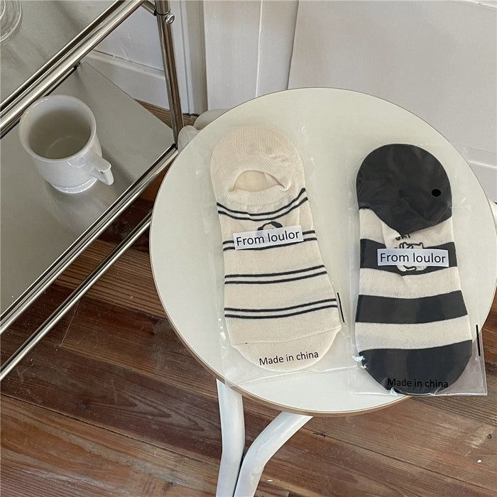 Wholesale Embroidered boat socks breathable short socks college style casual cotton socks