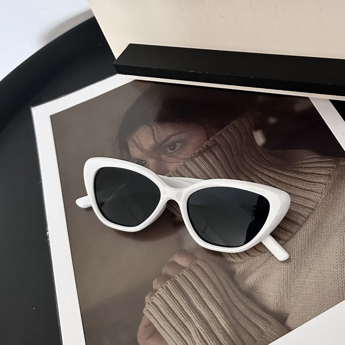 Wholesale Cat-eye small face sunglasses for women black small frame sunglasses sun protection style photo shoot