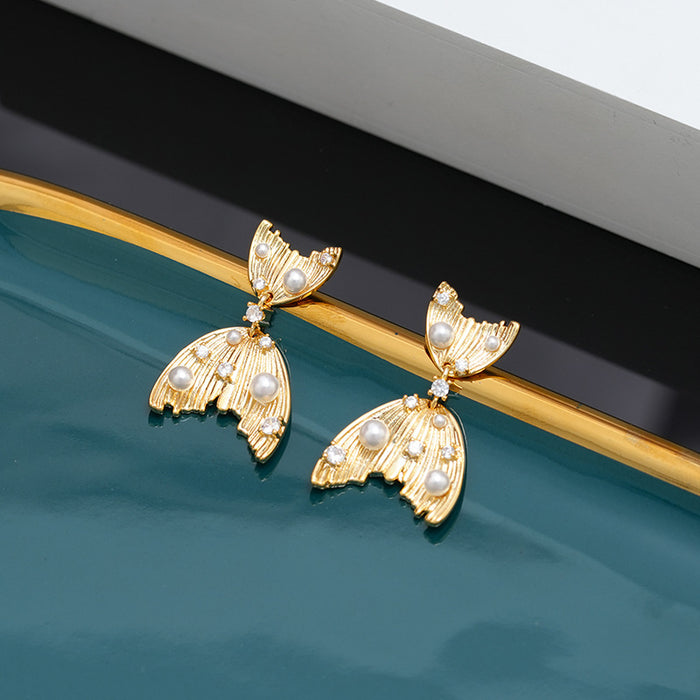 Wholesale Light luxury, personalized design, diamond inlaid, pearl quality, high-end, cool style earrings