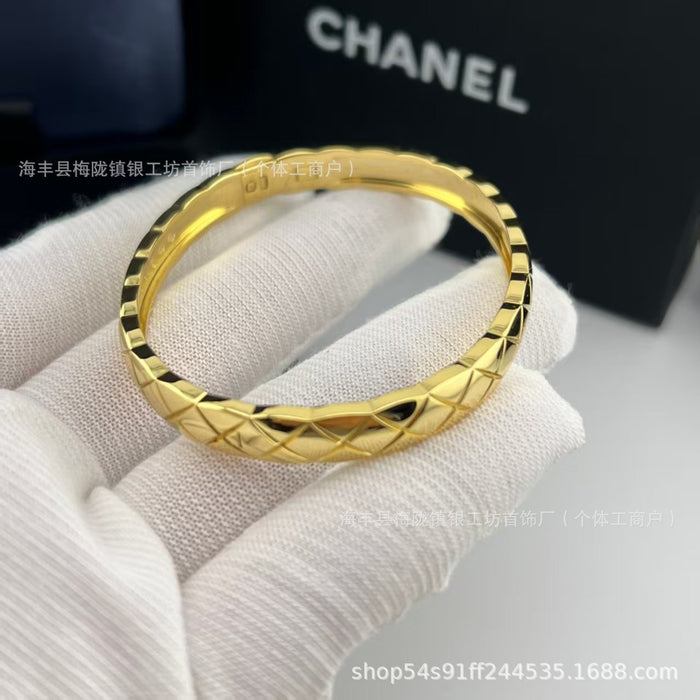 Wholesale Diamond patterned bracelet with rose gold plating that does not fade, high-end diamond shaped diamond free bracelet
