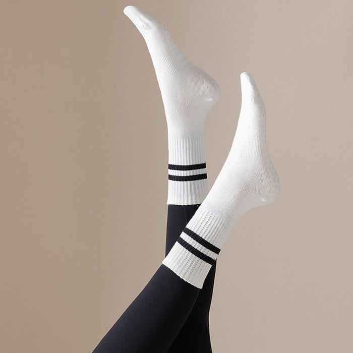 Wholesale Yoga socks, middle tube socks, cotton anti slip silicone towel bottom socks, sports socks
