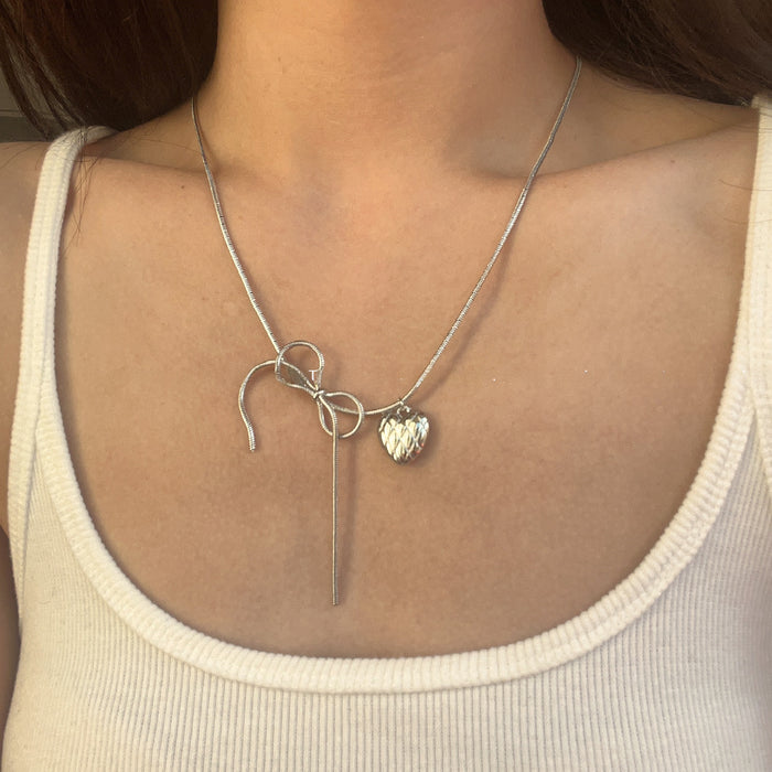 Wholesale Design a versatile silver bow collarbone chain for spicy girls, with a unique personality and a sweet and cool fashionable necklace. Love collarbone chain