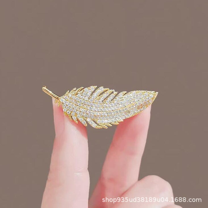 Wholesale Full diamond feather brooch, exquisite and high-end design, niche suit