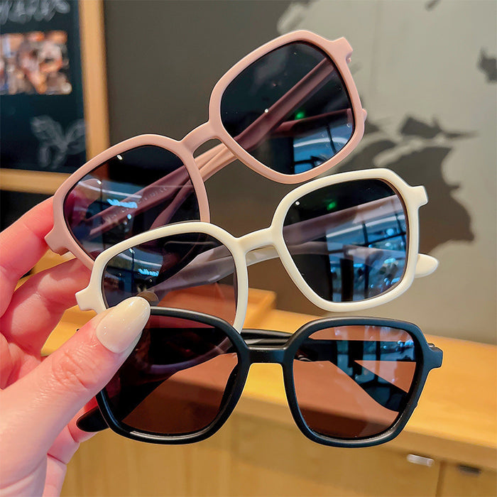 Wholesale Fashionable children's sunglasses for taking photos, trendy and cool styling glasses, flat light UV resistant sunglasses