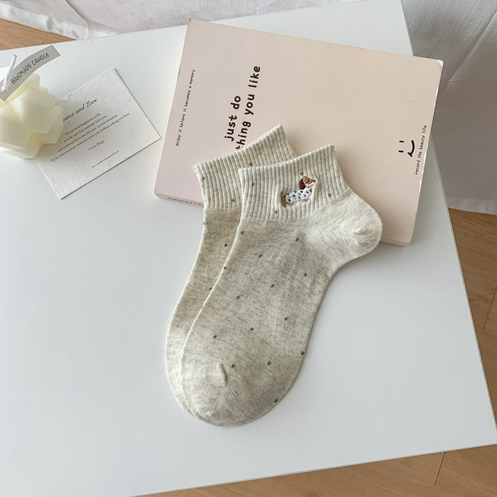 Wholesale Solid color cute socks embroidered cotton breathable sweat absorbing short tube socks versatile