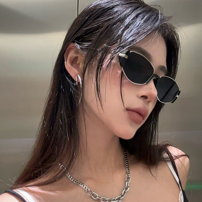 Wholesale New, modern, retro, high-end, tea colored narrow frame small brown mirror, cat eye sunglasses, sunglasses