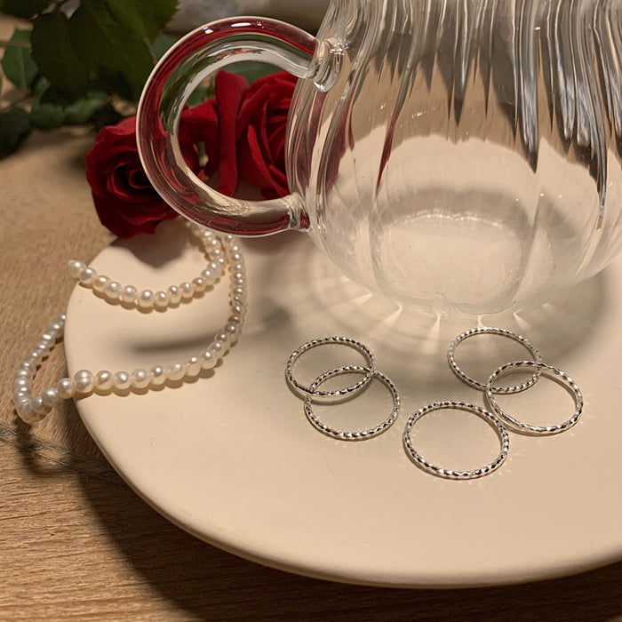 Wholesale The silver ring has a simple and compact temperament