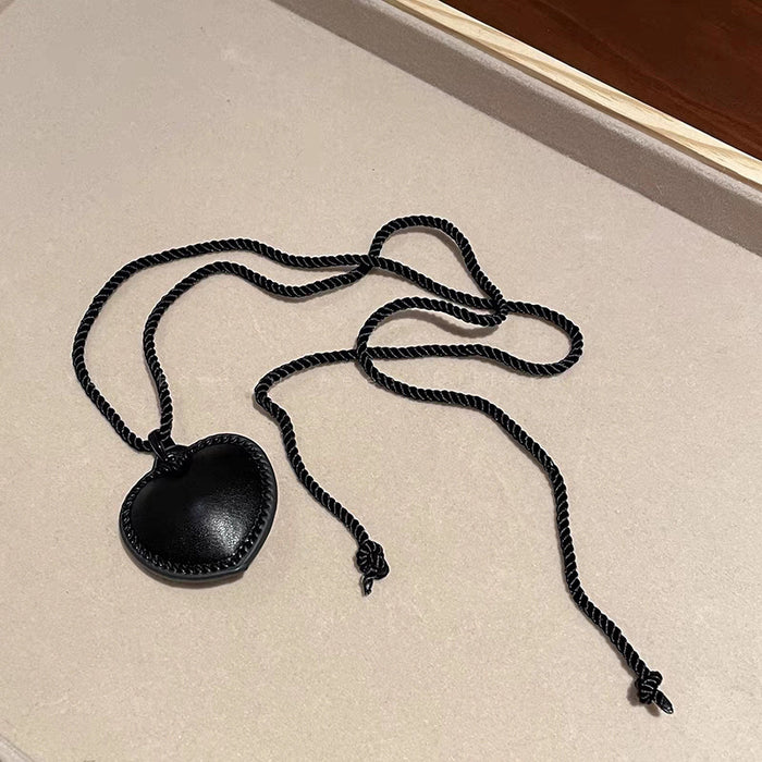 Wholesale Love necklace with niche design and adjustable collarbone chain