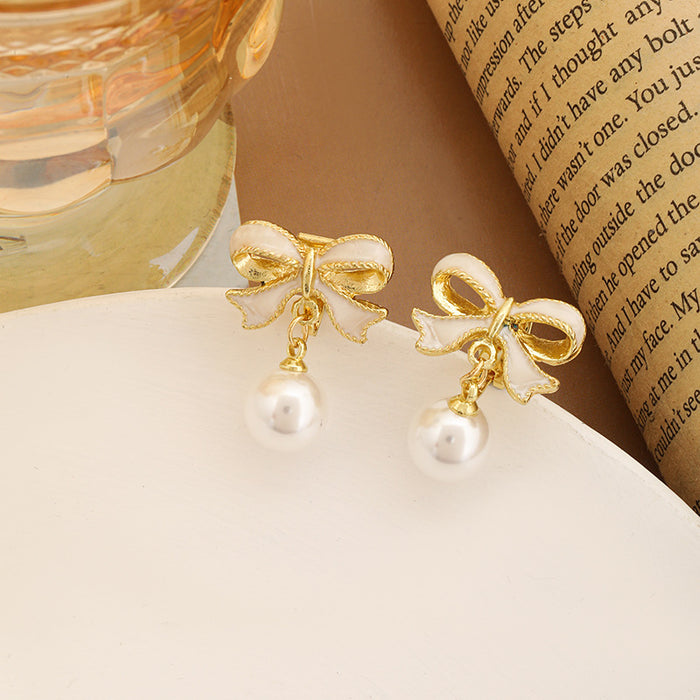 Wholesale Silver needle drip oil niche design, gentle temperament, earrings, versatile pearl earrings